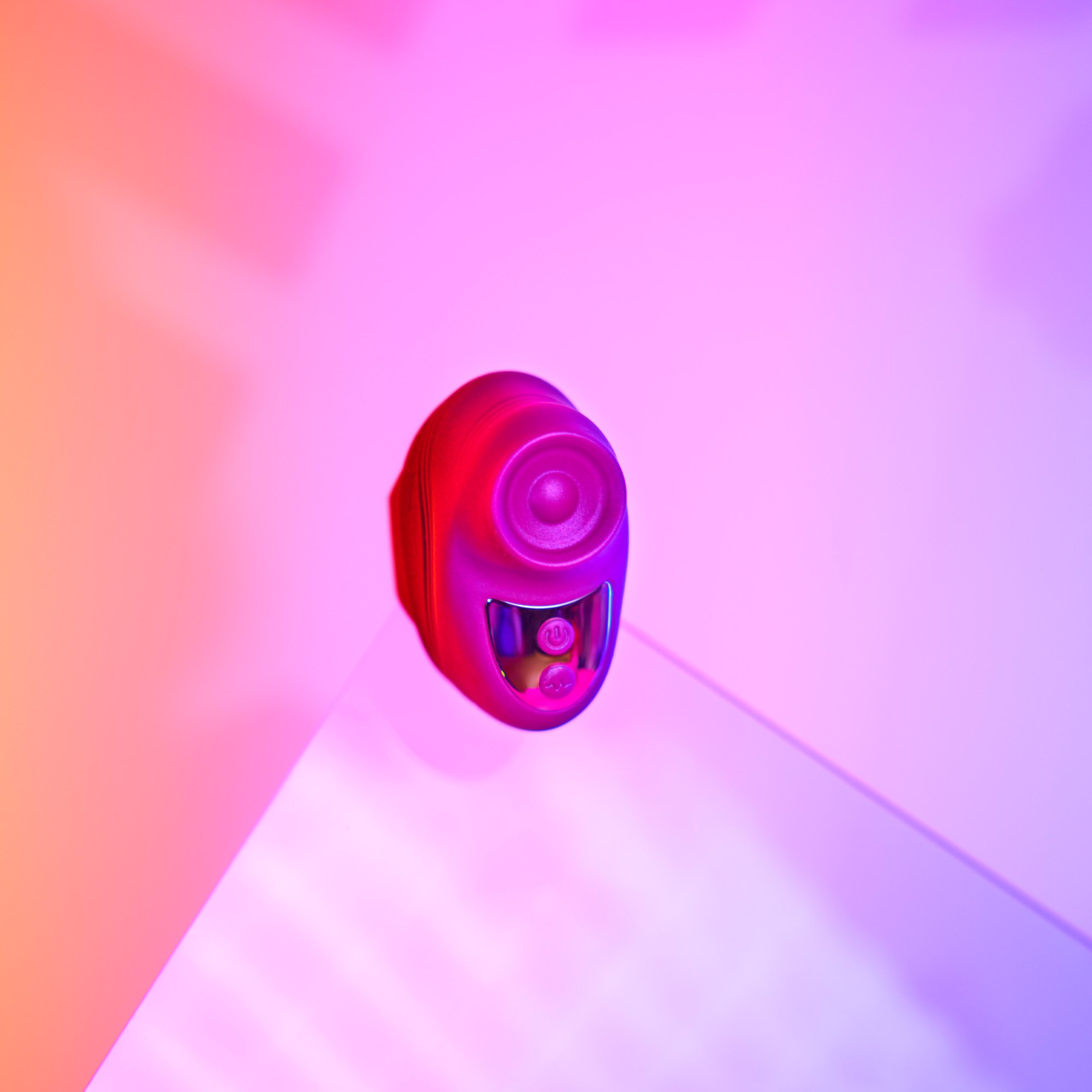 Клиторальный стимулятор на палец Love to Love KISSCOOL - IRIDESCENT BERRY_1