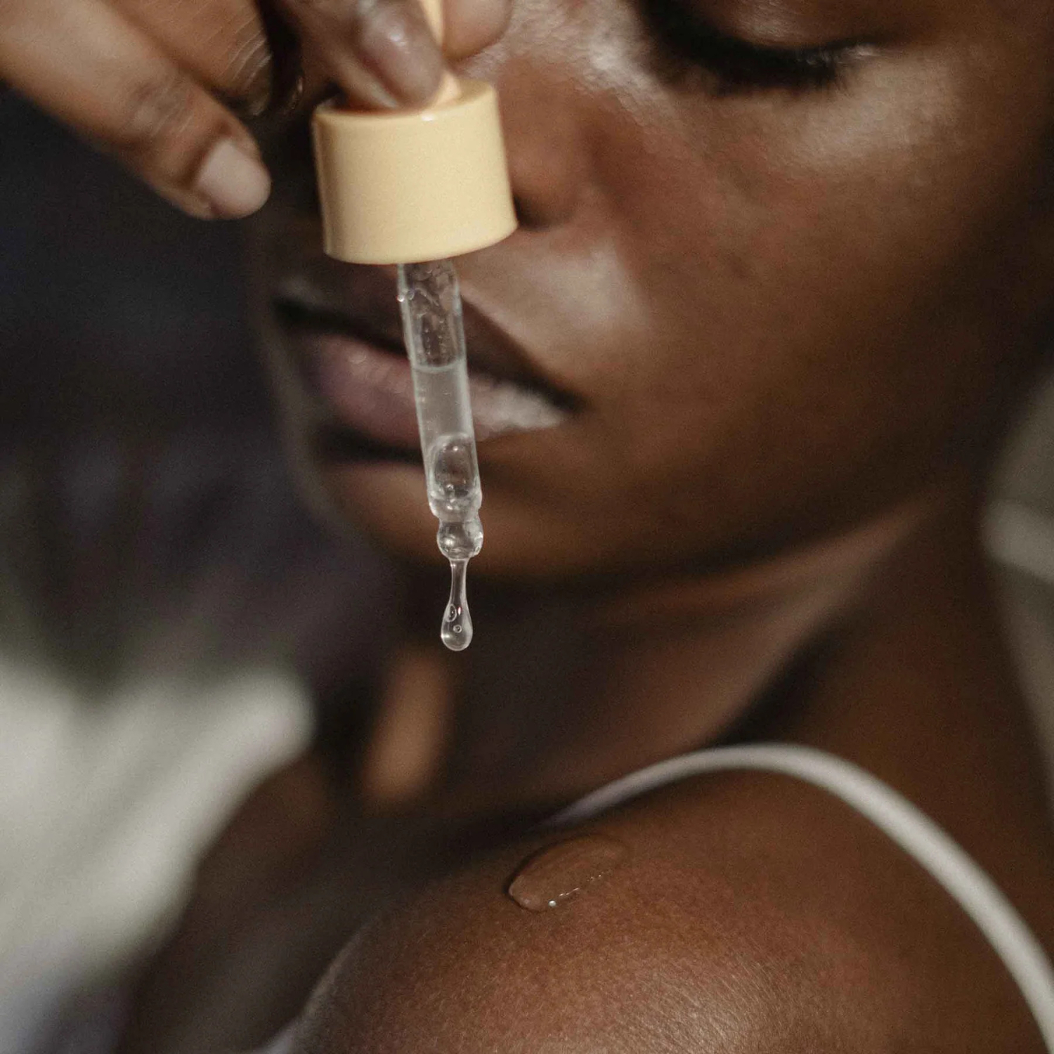 352-Revitalising-Intimate-Massage-Drops-Bijoux-Indiscrets-2_1800x1800