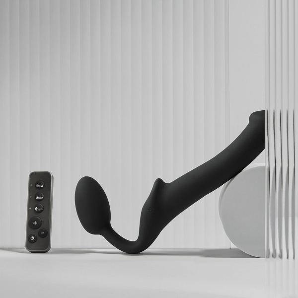 image-vibrating-bendable-strap-on-black-strap-on-me-2000x2000-1